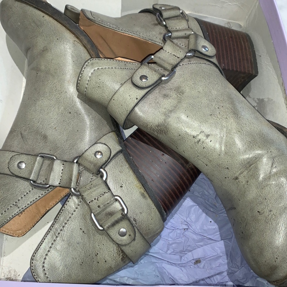 Madden Girl FINIAN gray split Moto boot short